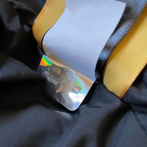 The North Face Men’s McMurdo Parka In New Taupe Green - Picture 10 of 10